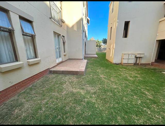 1 BEDROOM APARTMENT FOR SALE IN SUMMERFIELDS ESTATE